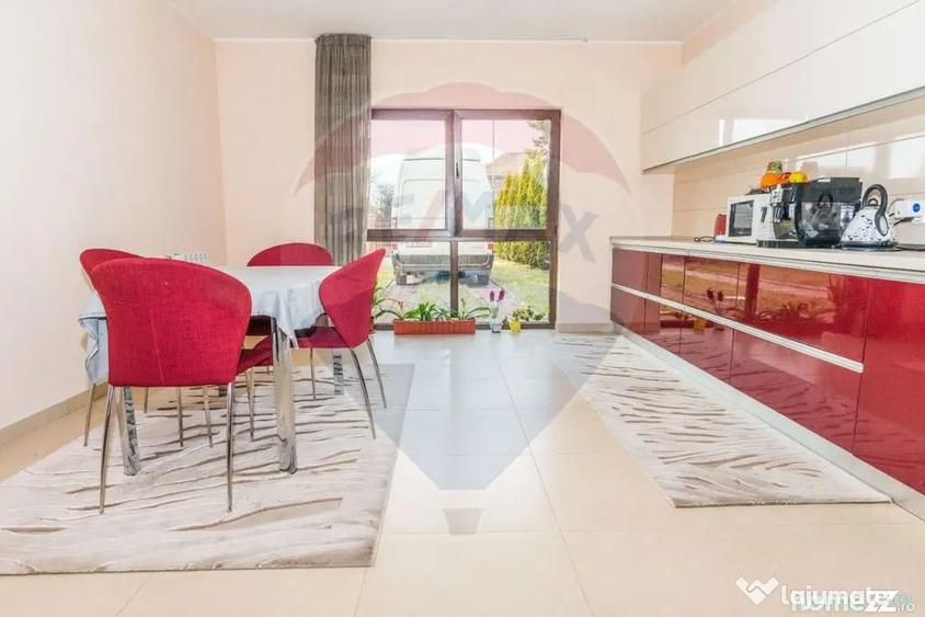 Casă cu 7 camere cu Teren 1071 Mp în Central