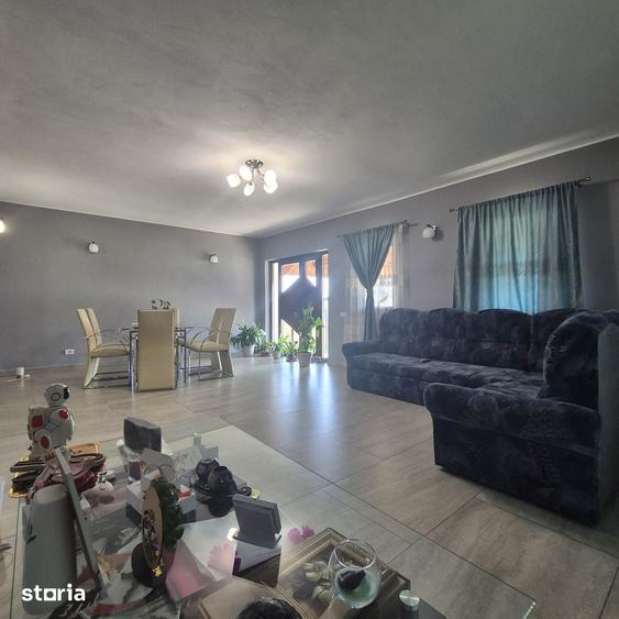 Casă cu 5 camere cu Teren 500 Mp în Frumușeni