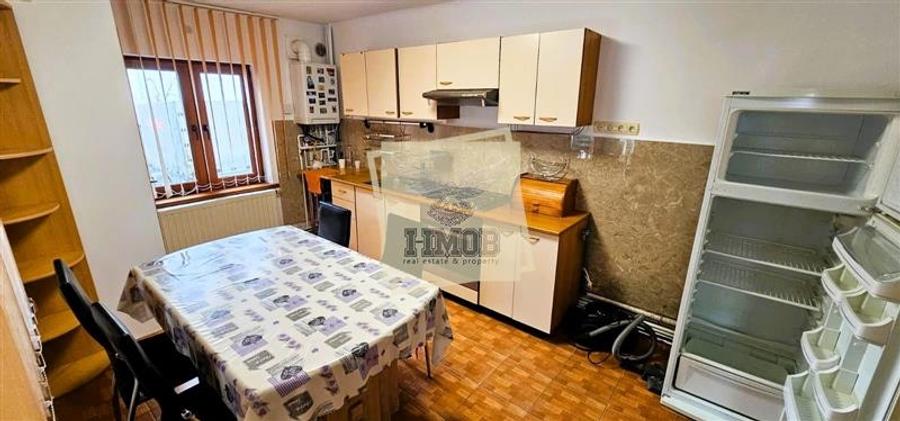 Casă individuală cu 5 camere cu Teren 336 Mp în Piața Cluj