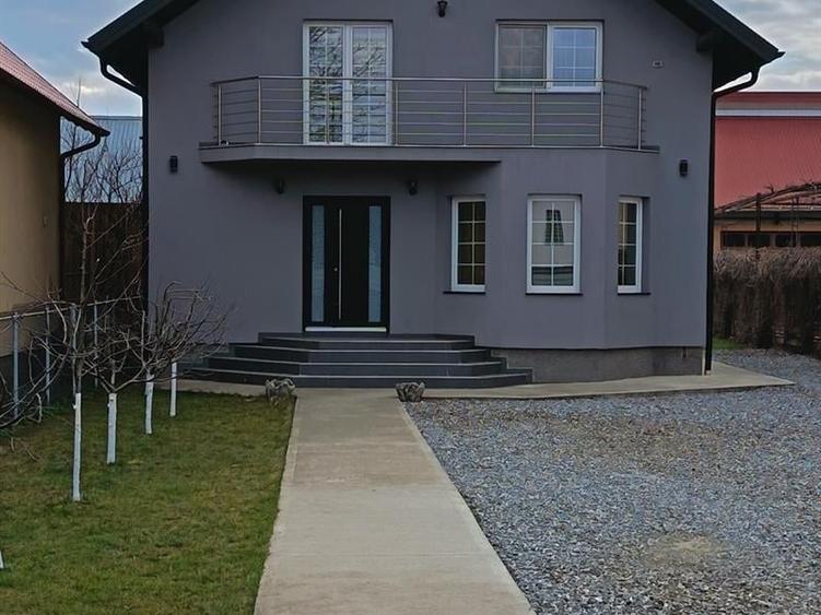 Casă individuală cu 3 camere cu Teren 1800 Mp în Ipotești