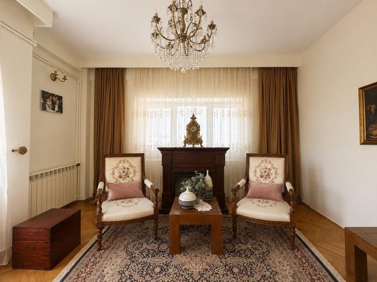 Apartament cu 4 camere decomandat, mobilat în Faleza Nord