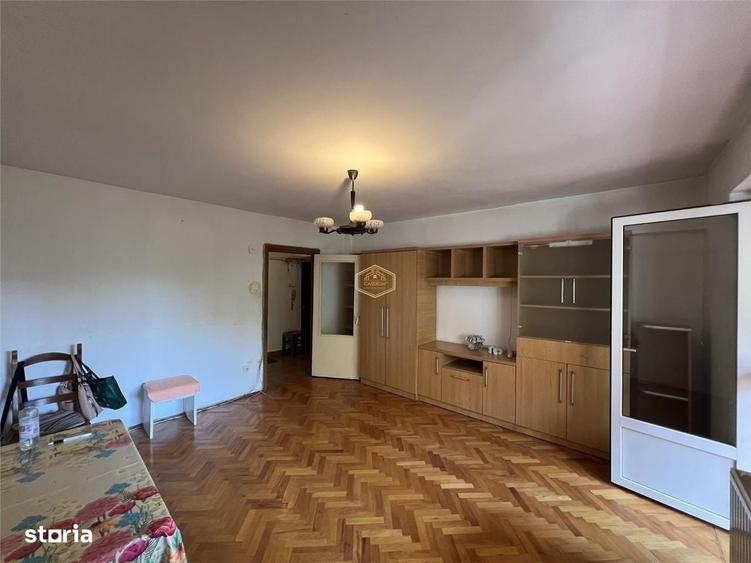 Apartament cu 4 camere în Micro 16