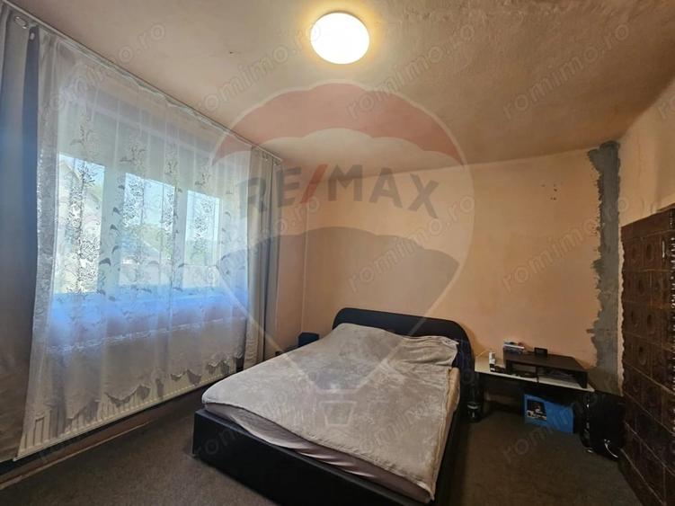 Casă cu 4 camere cu Teren 1371 Mp în Crivina