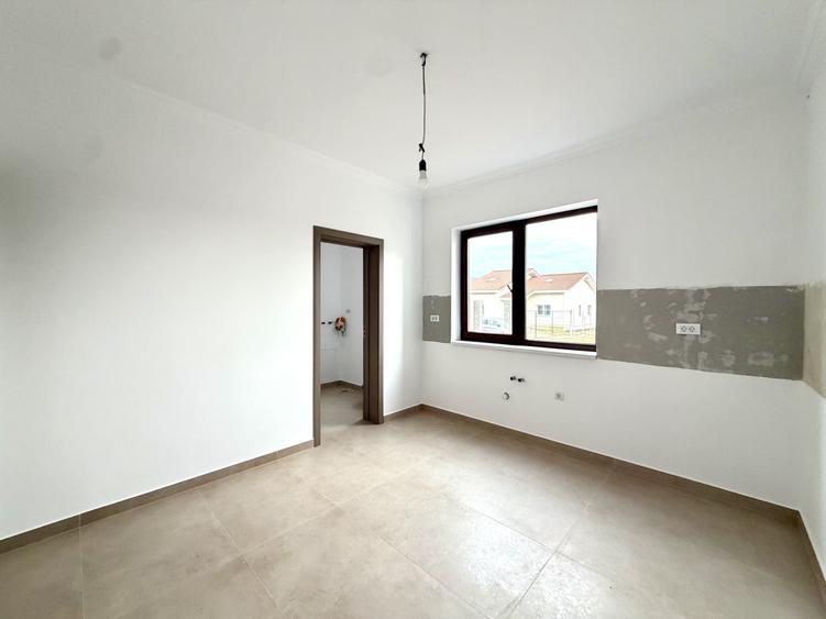 Duplex cu 3 camere cu Canalizare în Sânandrei