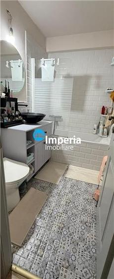 Apartament cu 3 camere semidecomandat, mobilat în Tătărași