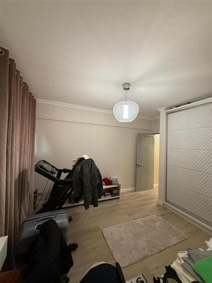 Apartament cu 3 camere decomandat, mobilat în Apollo