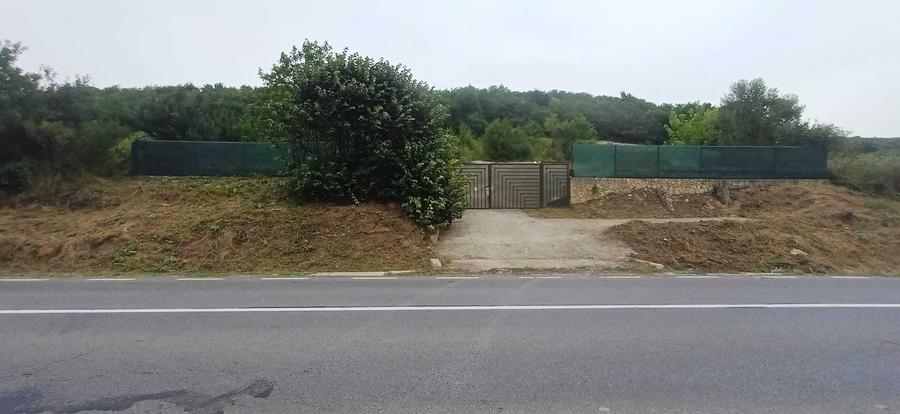 Teren de 2850 mp, în Schitu Duca