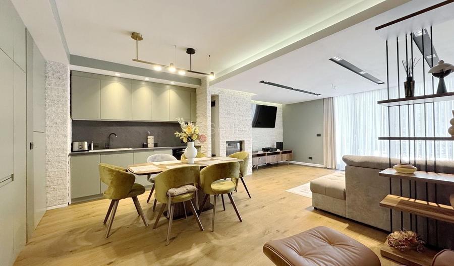 Apartament cu 3 camere decomandat, mobilat în Poiana Brașov