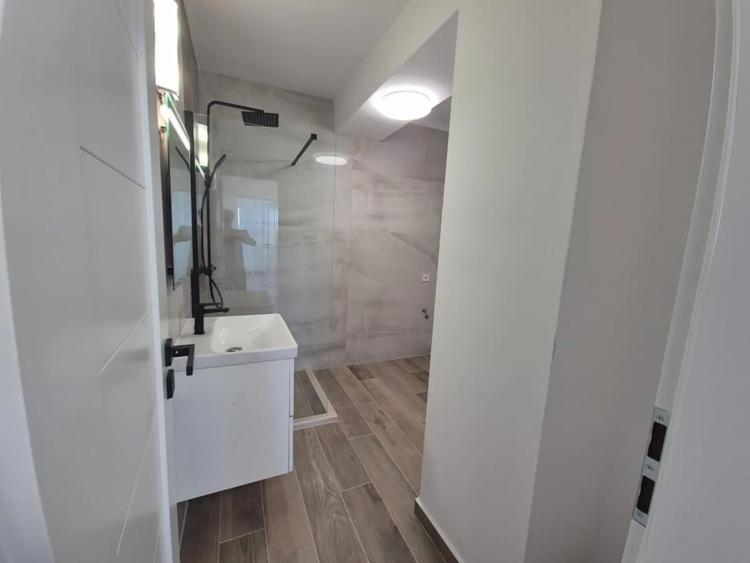 Apartament cu 3 camere decomandat în Periferie
