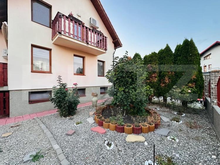 Casă individuală cu 6 camere cu Canalizare în Stupini