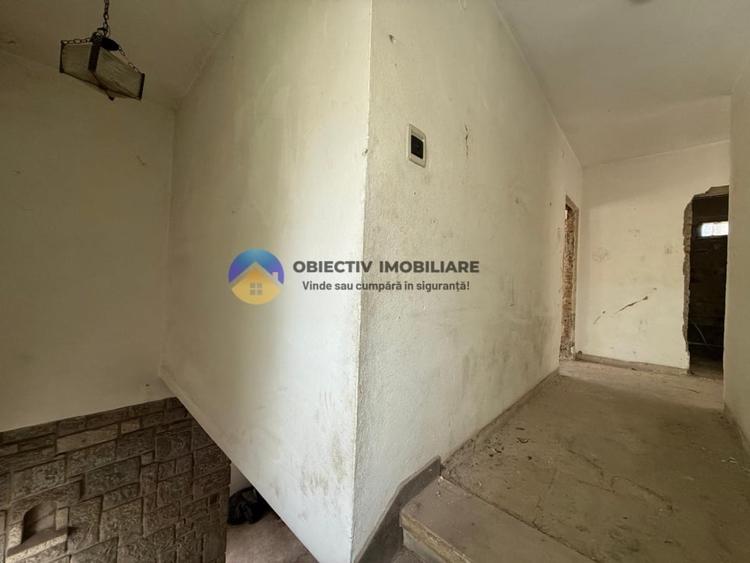 Casă cu 5 camere cu Canalizare în Ultracentral