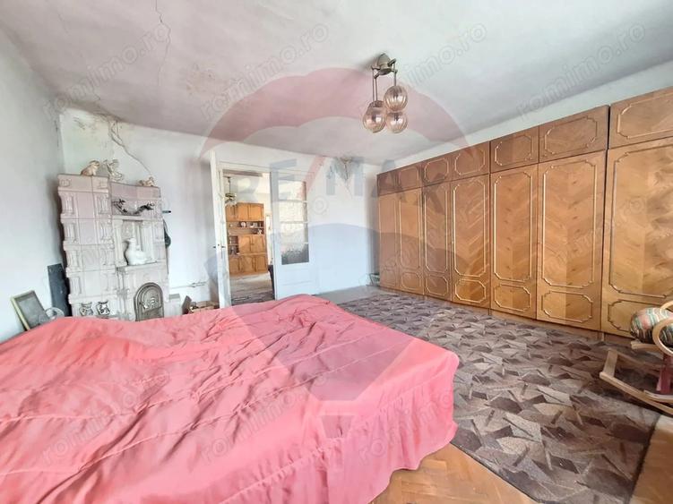 Casă cu 3 camere cu Teren 555 Mp în Est