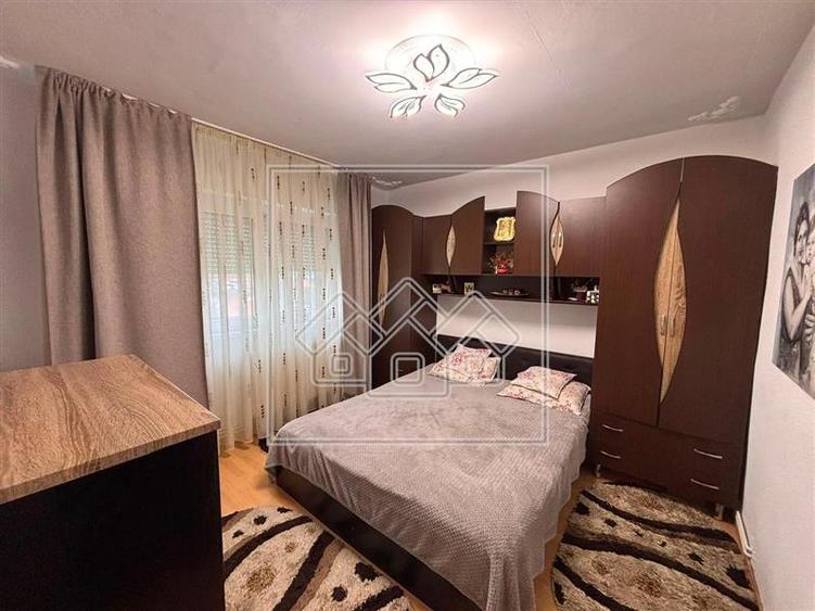Apartament cu 2 camere decomandat, mobilat în Vasile Aaron