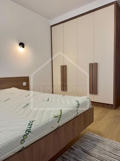 Apartament cu 2 camere decomandat, mobilat în Barbu Văcărescu