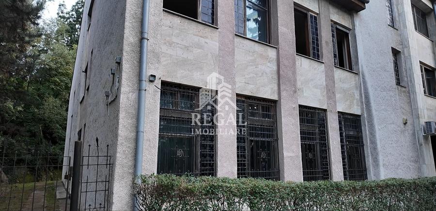 Spațiu comercial, de 1,954 mp, în Central