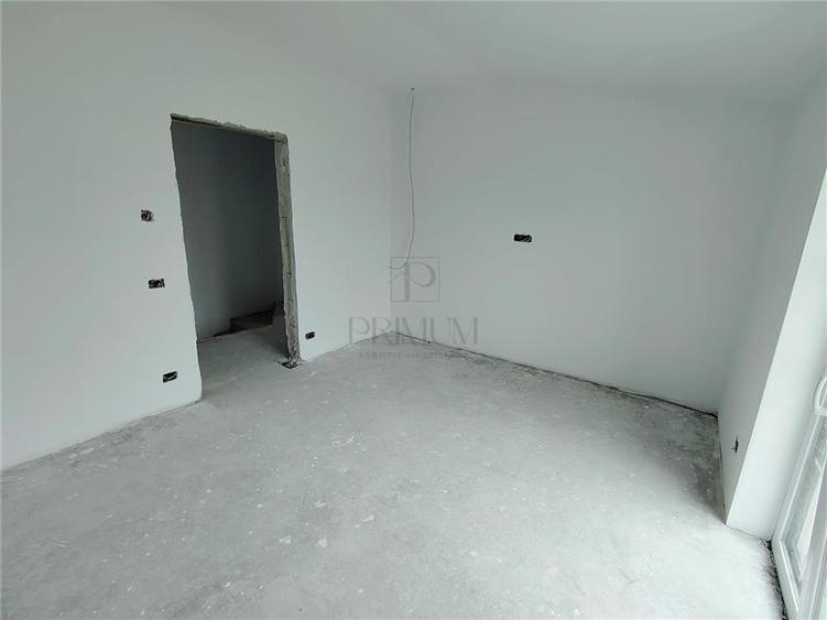 Duplex cu 5 camere cu Canalizare în Moșnița Veche