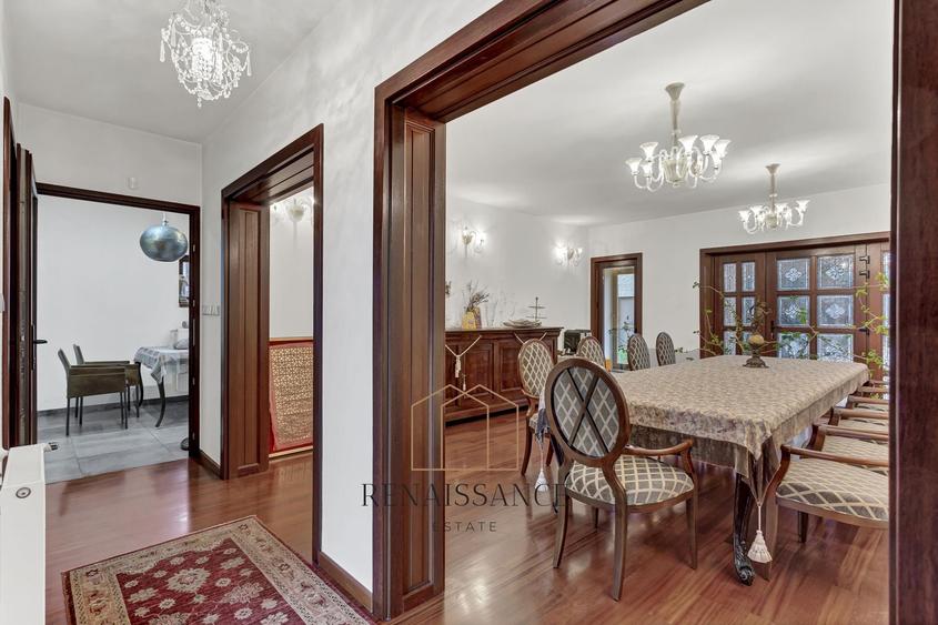 Casă individuală cu 14 camere cu Piscina în Plopi