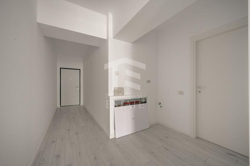 Apartament cu 3 camere semidecomandat în Colentina