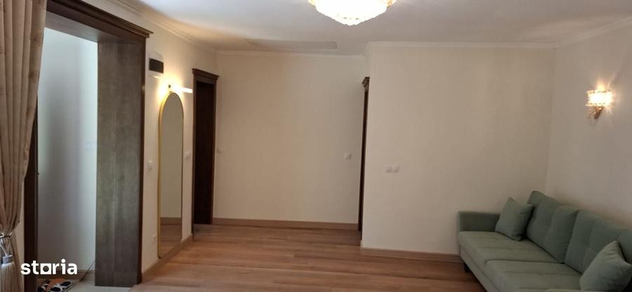 Casă cu 2 camere cu Teren 15 Mp în Schei