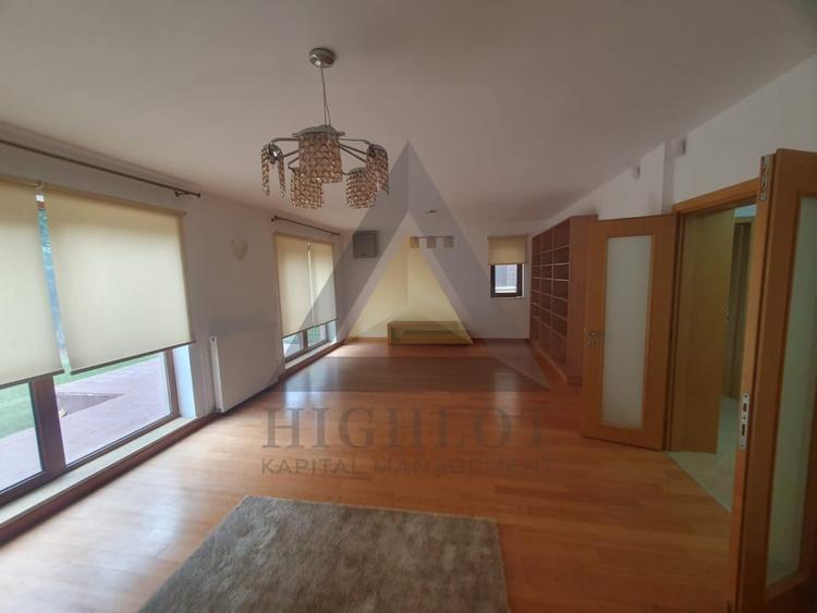 Duplex cu 6 camere cu Piscina în Iancu Nicolae
