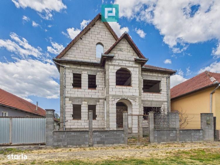 Casă cu 4 camere în Donceni