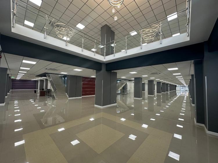 Spațiu comercial, de 3,360 mp, în Central