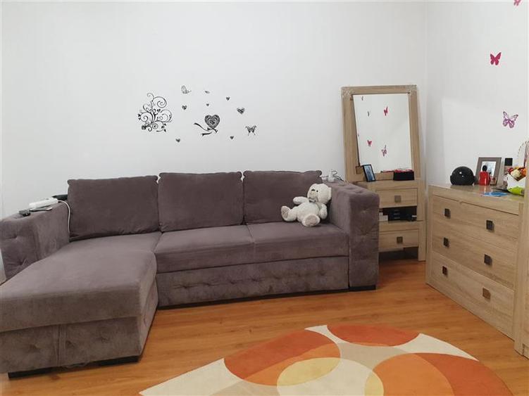 Casă individuală cu 4 camere cu Canalizare în Vest