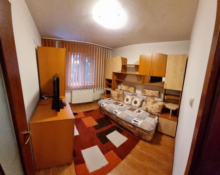 Casă cu 2 camere decomandat în Noua