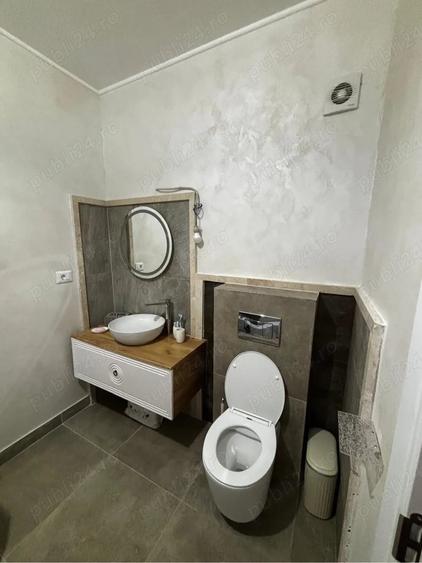 Apartament cu 3 camere decomandat, mobilat în Central