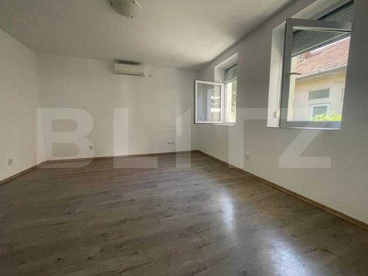 Spațiu de birou ultracentral cu curte – ideal pentru firmă sau cabinet - 2