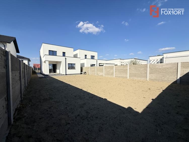 Duplex cu 4 camere cu Canalizare în Săcălaz
