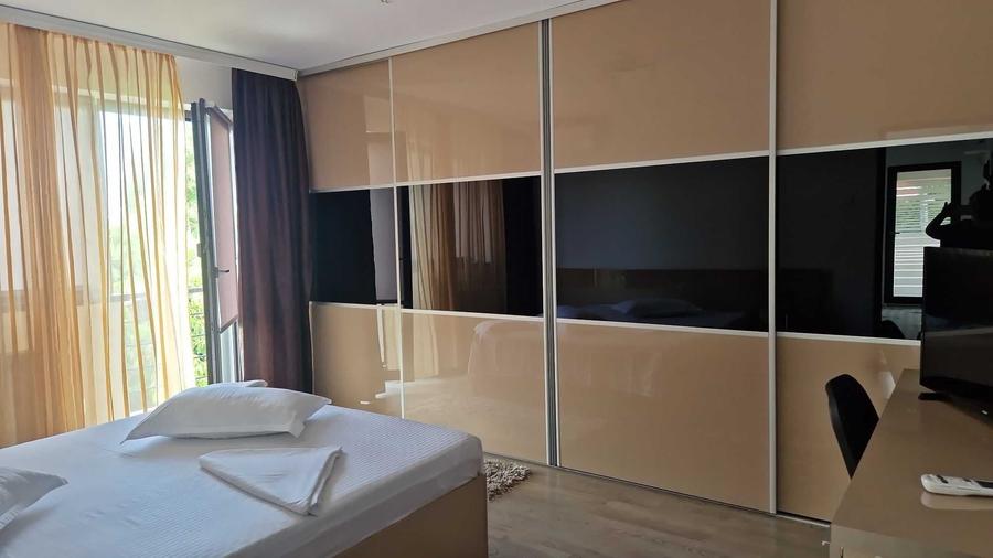 Casă cu 3 camere în Exterior Vest