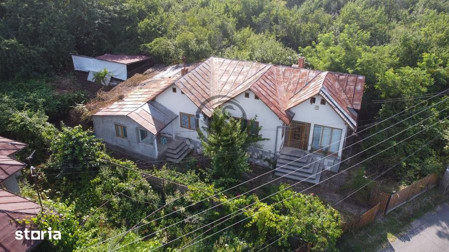 Casă cu 5 camere cu Teren 2407 Mp în Găgeni