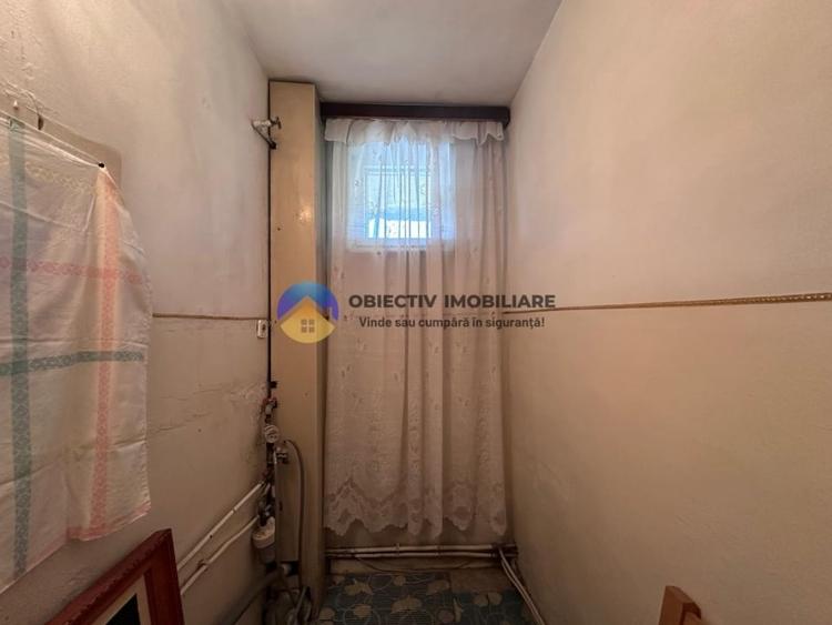 Apartament 3 camere de vânzare - Zona Centrală / 2 băi - 18