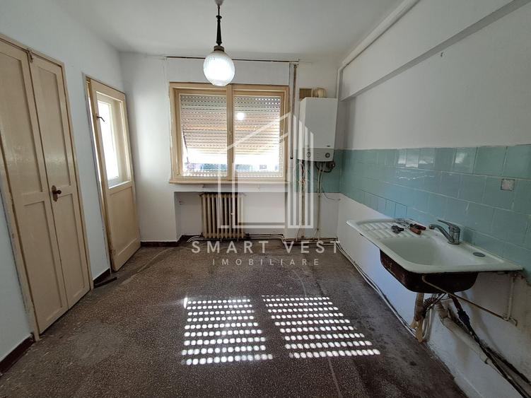 Apartament cu 3 camere semidecomandat în Micro 16