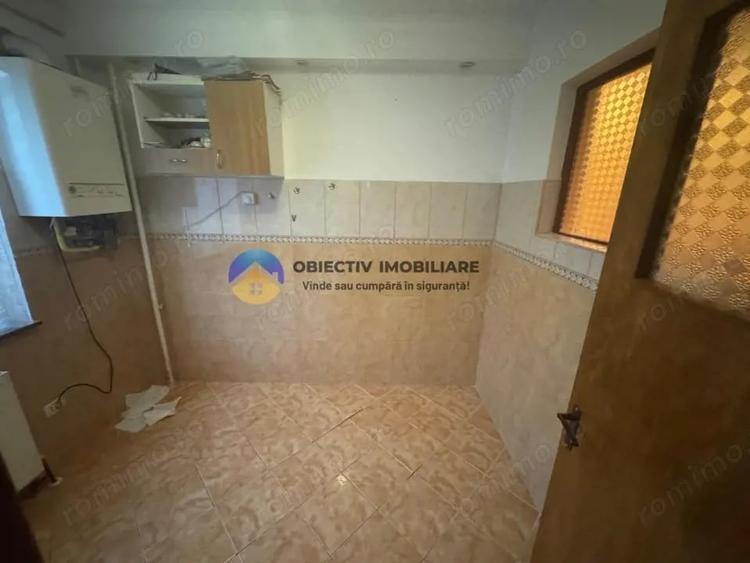 Apartament cu 3 camere semidecomandat în Mărăței