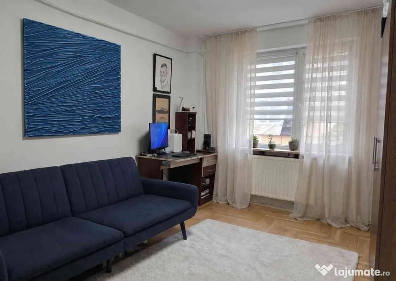 Apartament cu 3 camere decomandat, mobilat în Central