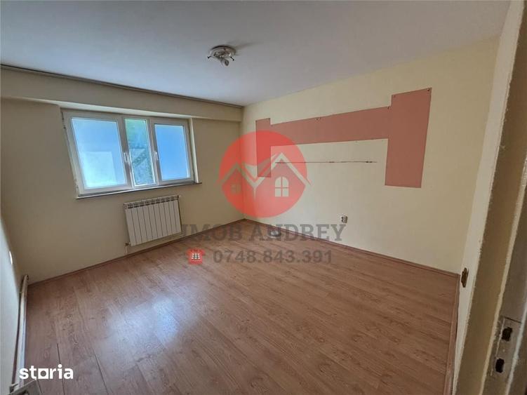 Apartament cu 3 camere decomandat în Vest