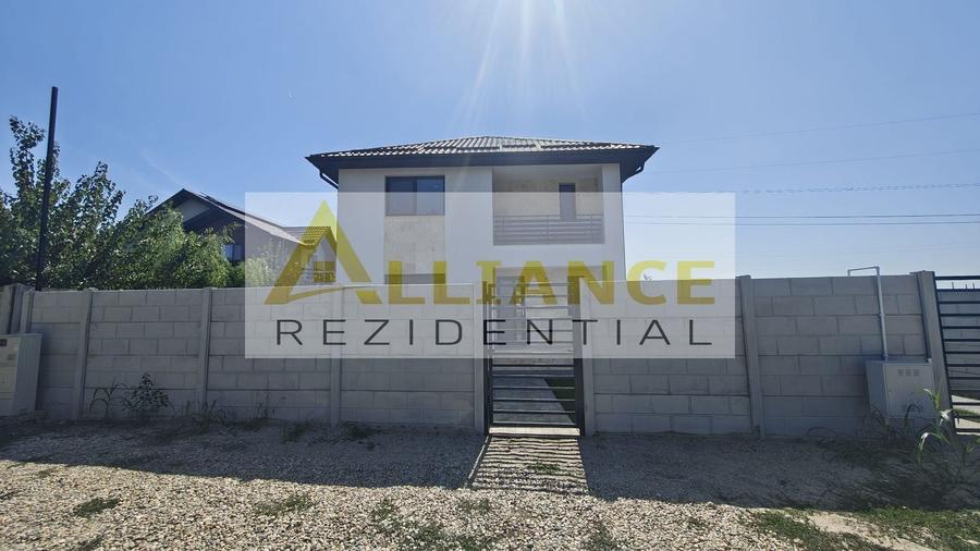 Casă individuală cu 4 camere cu Canalizare în Berceni