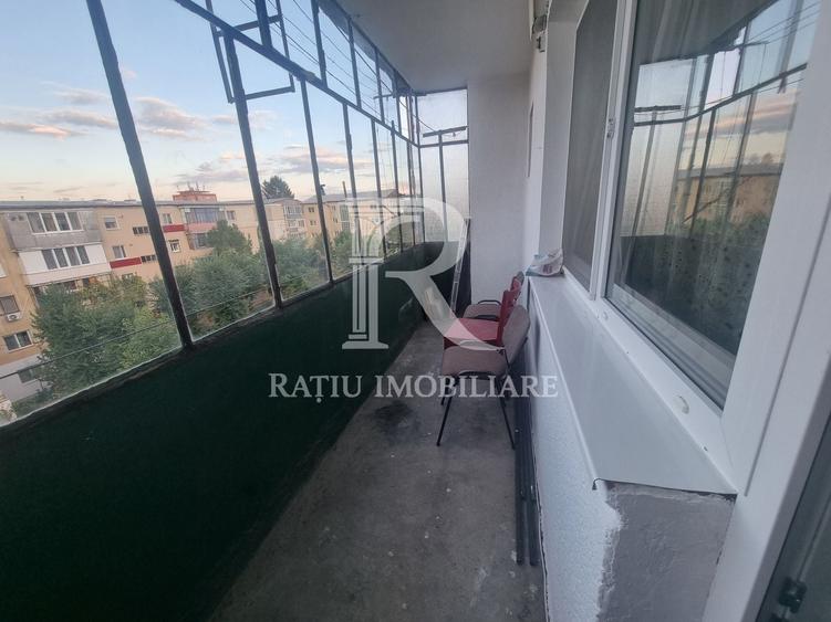 Apartament cu 2 camere semidecomandat, mobilat în Gojdu