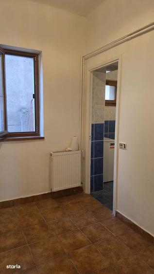 Casă cu 3 camere cu Teren 220 Mp în Tineretului