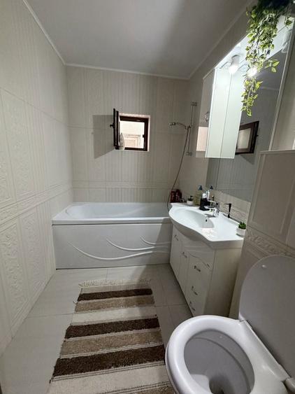 Apartament cu 3 camere decomandat, mobilat în Buzaului