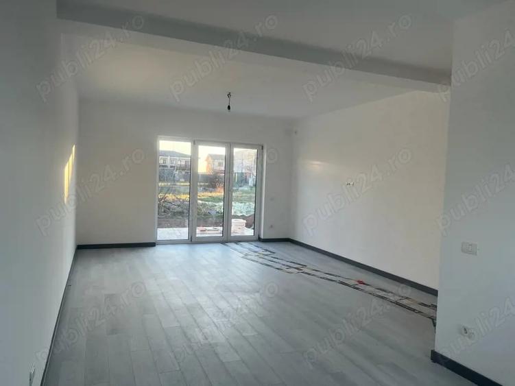 Casă cu 3 camere cu Teren 600 Mp în Dumbrăvița