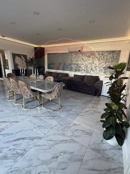 Casă individuală cu 4 camere cu Piscina în Central