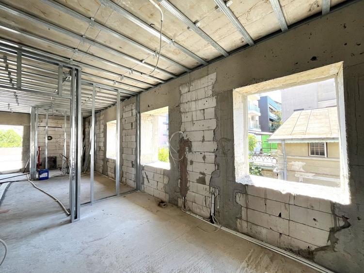 Casă individuală cu 4 camere cu Canalizare în Romană