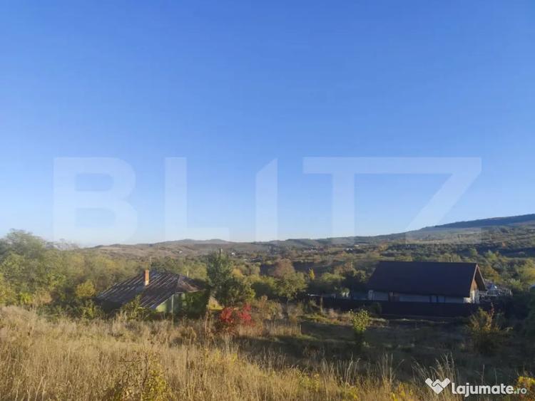Teren de 2700 mp, în Tomești