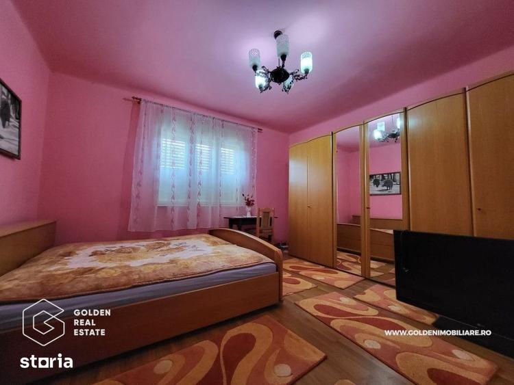 Casă cu 6 camere decomandat cu Teren 10900 Mp în Bârzava