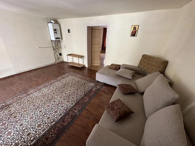 Casă cu 8 camere cu Teren 800 Mp în Central