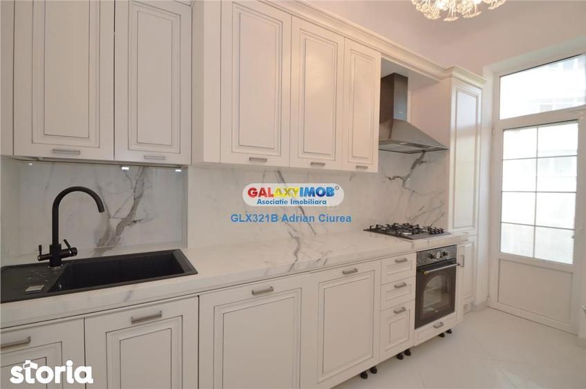 Apartament cu 5 camere în Romană