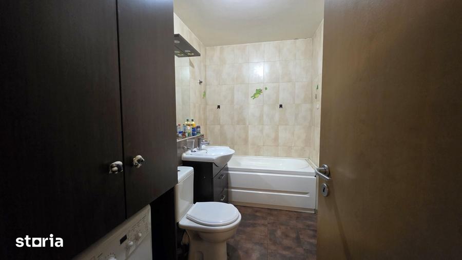 Garsonieră decomandată în Est